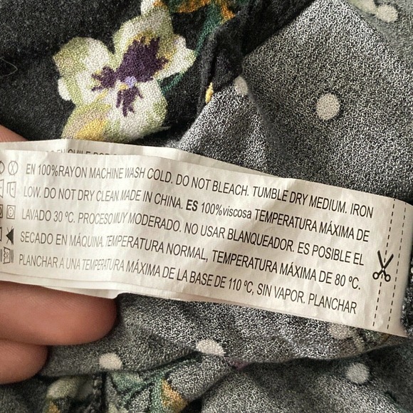 Forever 21 Contemporary Dress Sz M V Neck Black Polka Dots Floral Button Front - Picture 7 of 7